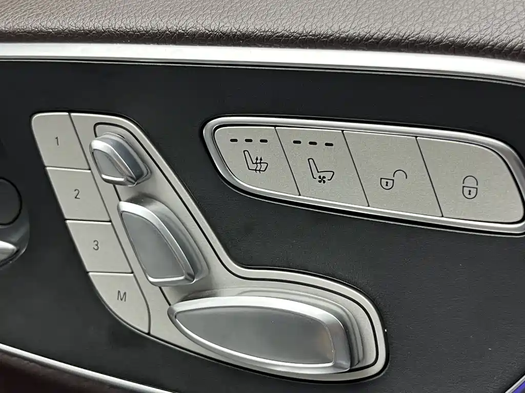 Mercedes-Benz V-Class 2021 — фото 14