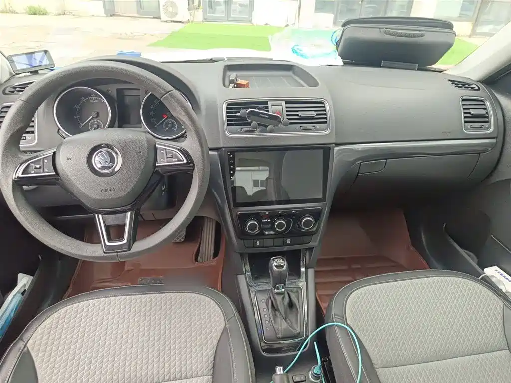 Skoda Yeti 2016 — фото 10