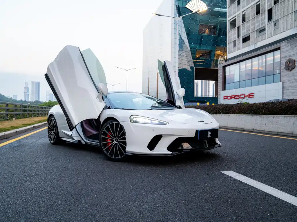 McLaren GT 2023