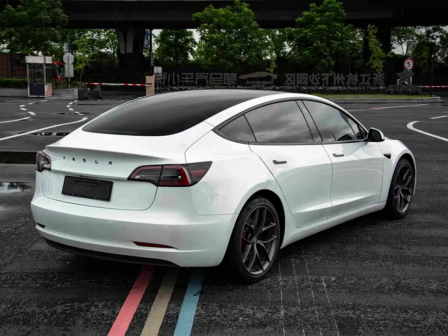 Tesla Model 3 2022 — фото 8