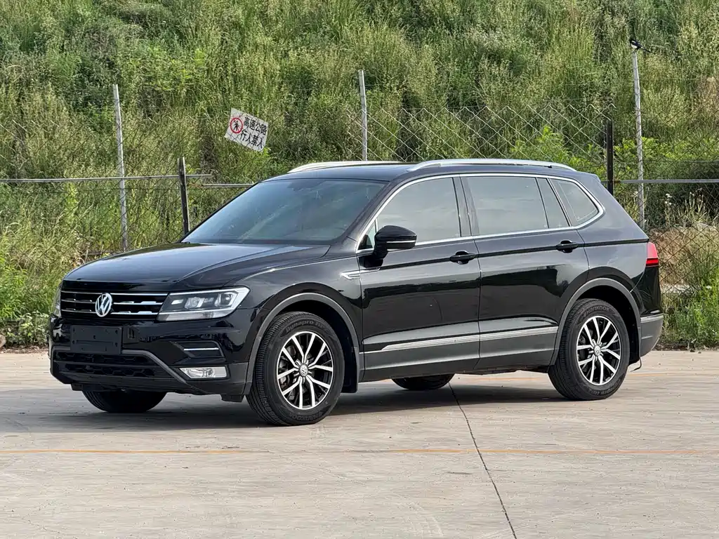 Volkswagen Tiguan L 2018 — фото 1