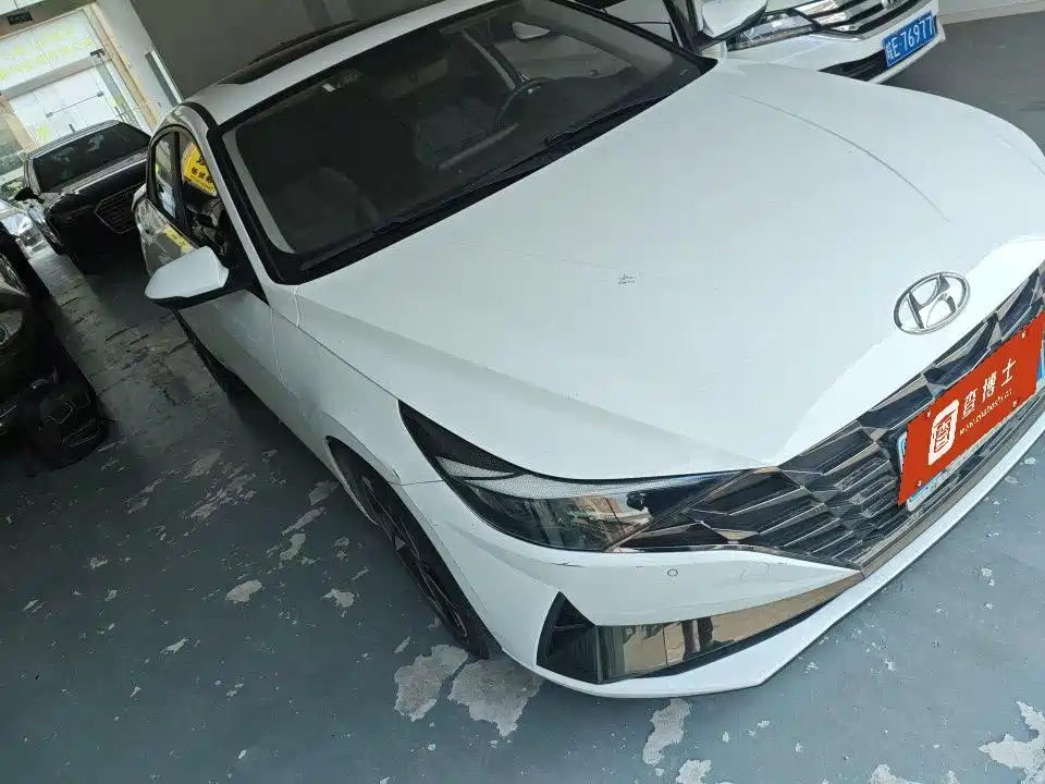 Hyundai Elantra 2022