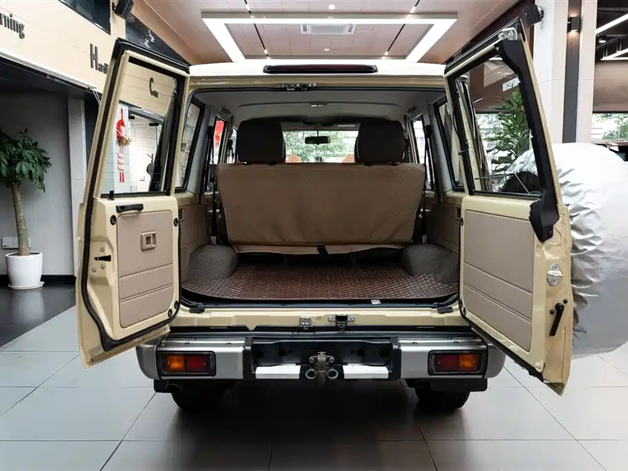 Toyota Land Cruiser 2020 — фото 6