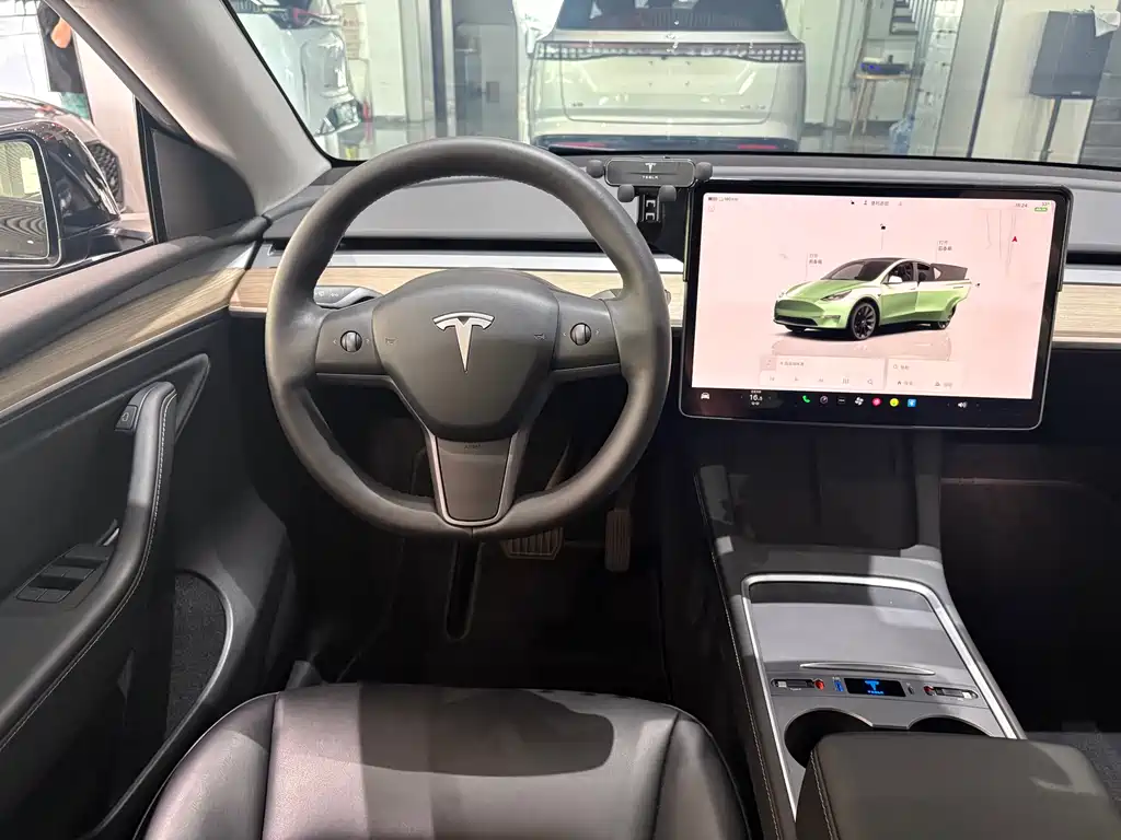 Tesla Model Y 2023 — фото 9