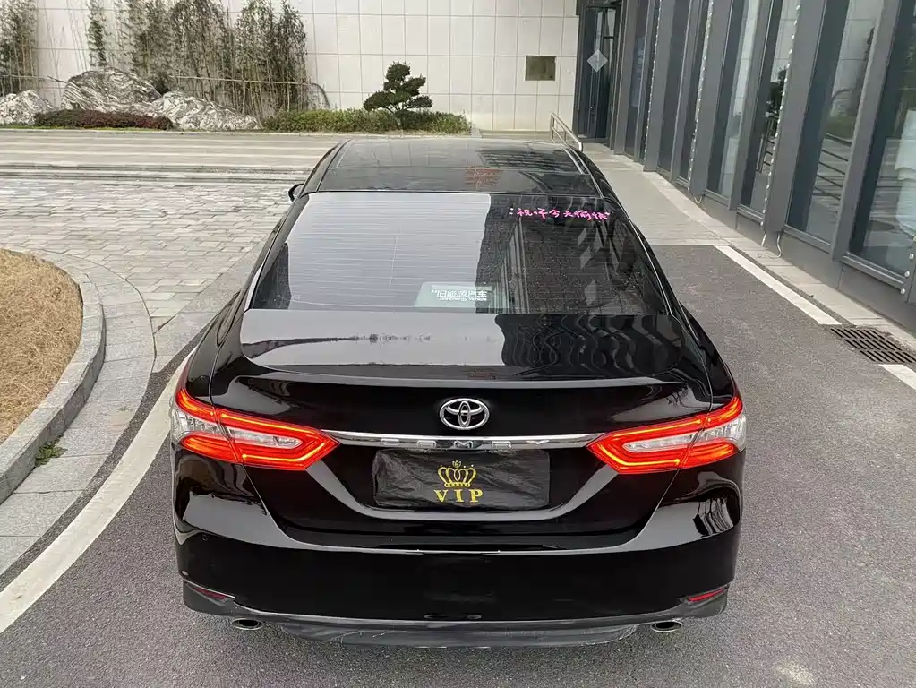 Toyota Camry 2019 — фото 6