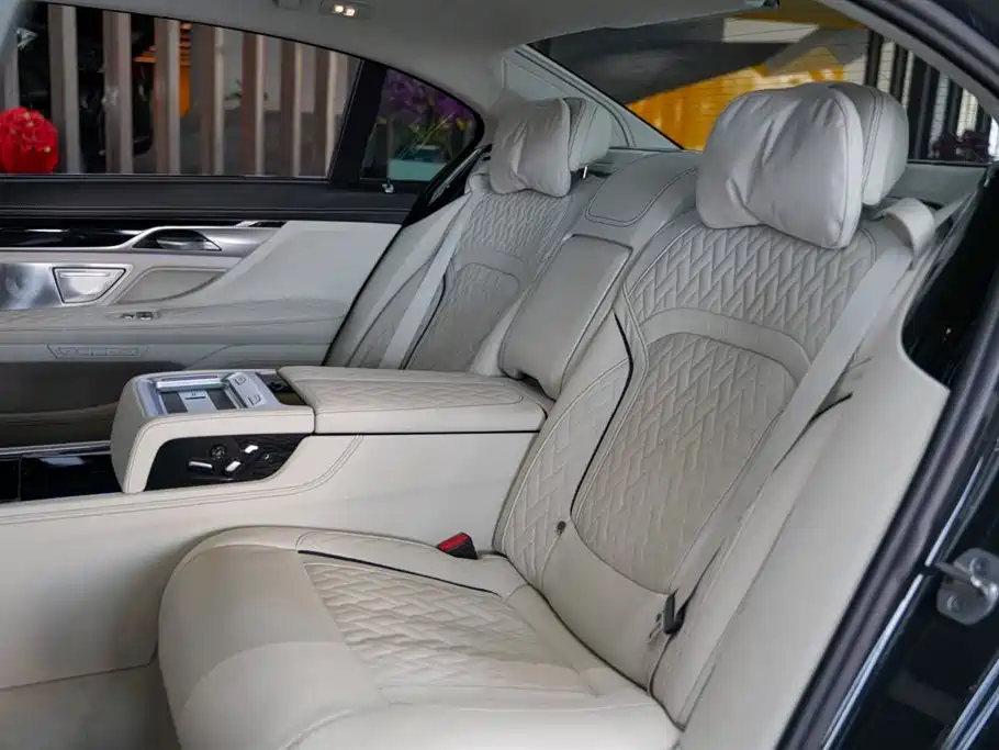 BMW 7 Series 2023 — фото 16