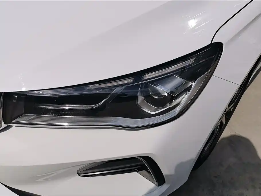 Geely Emgrand 2023