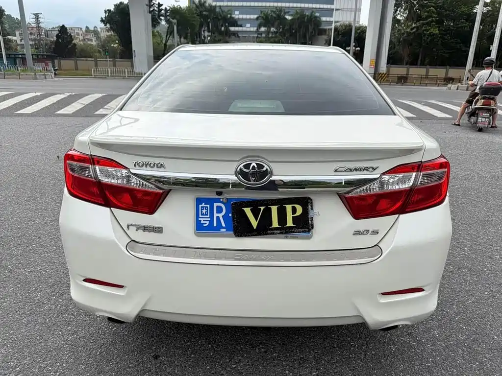 Toyota Camry 2014 — фото 6