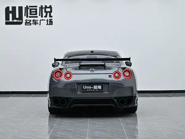 Nissan GT-R 2012