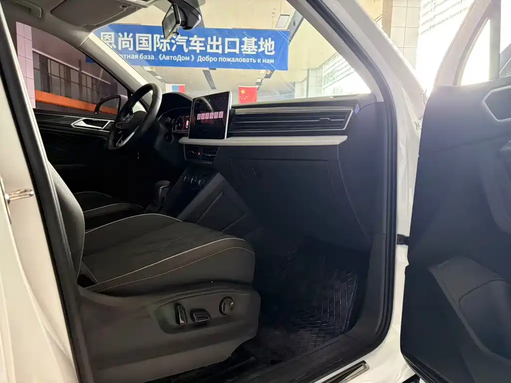 Volkswagen Tiguan L 2022 — фото 16