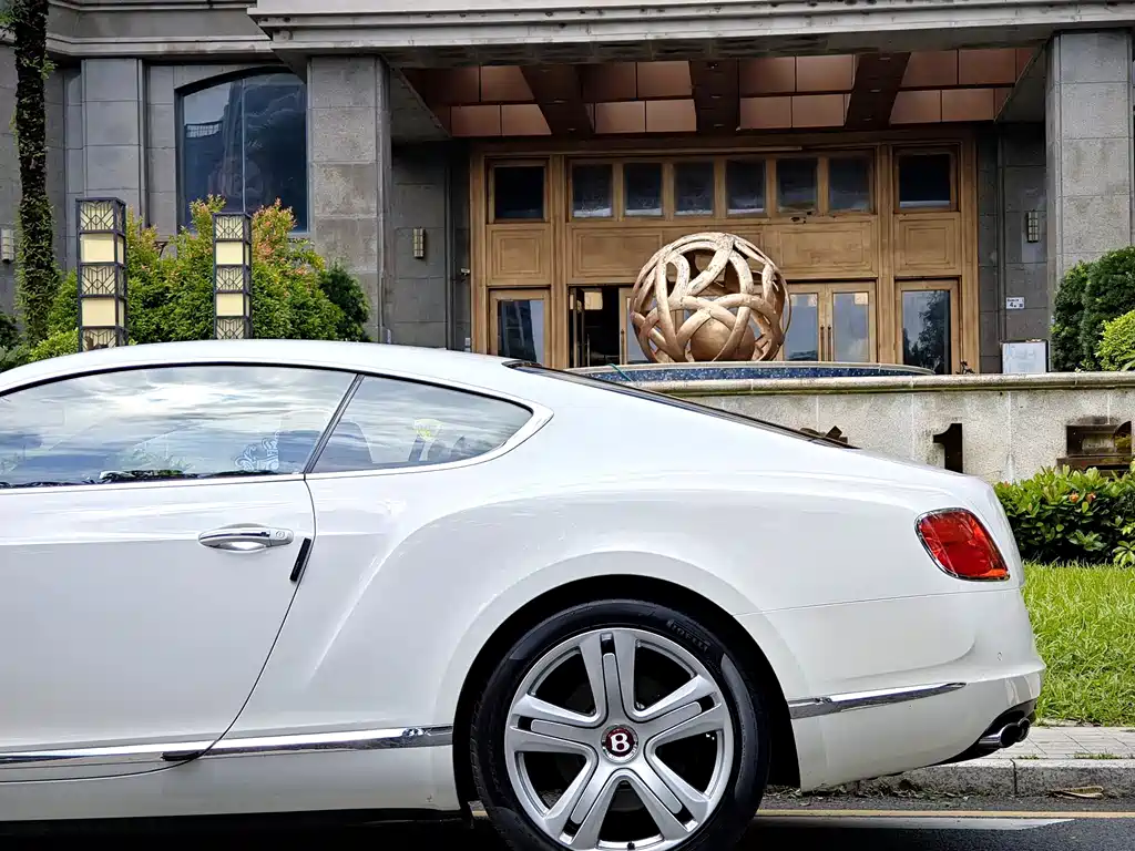 Bentley Continental 2013 — фото 22