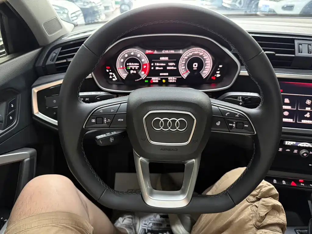 Audi Q3 2023 — фото 14
