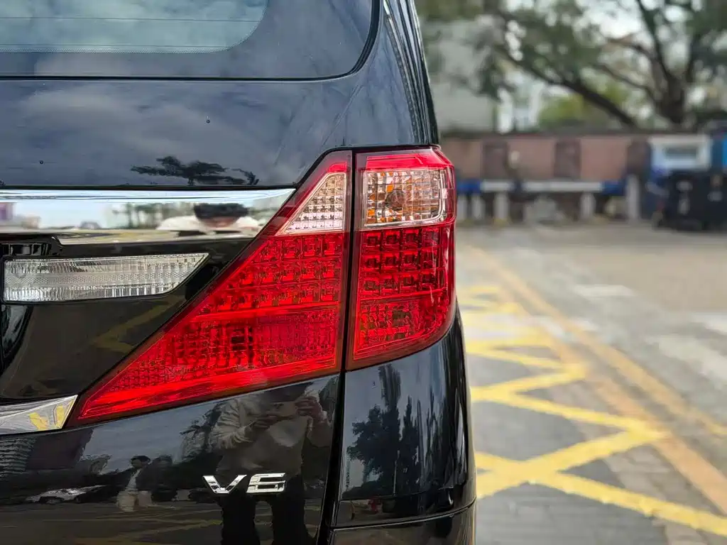 Toyota Alphard 2015 — фото 26