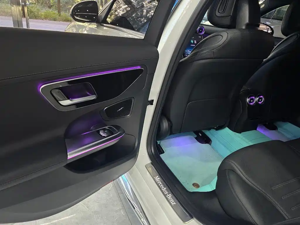 Mercedes-Benz C-Class 2024