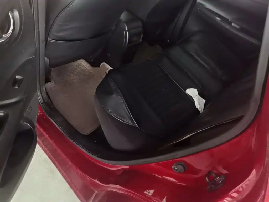 Nissan Tiida 2015 — фото 17