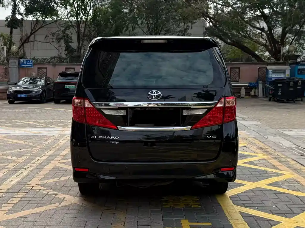Toyota Alphard 2015 — фото 10