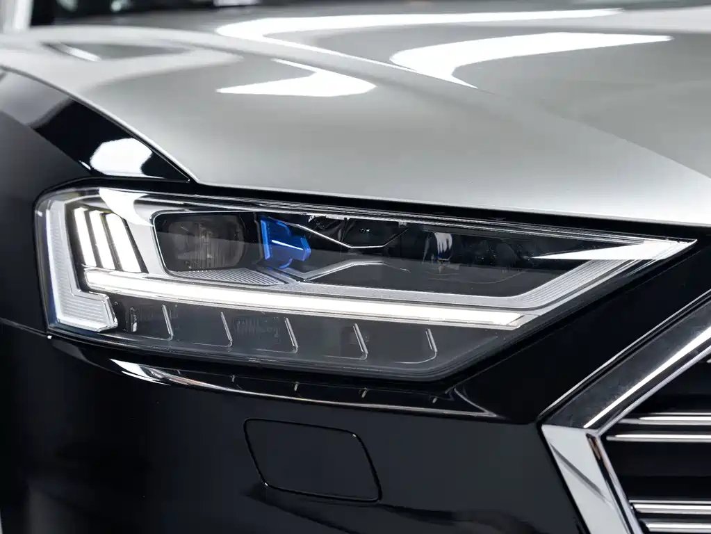 Audi A8 2021 — фото 17