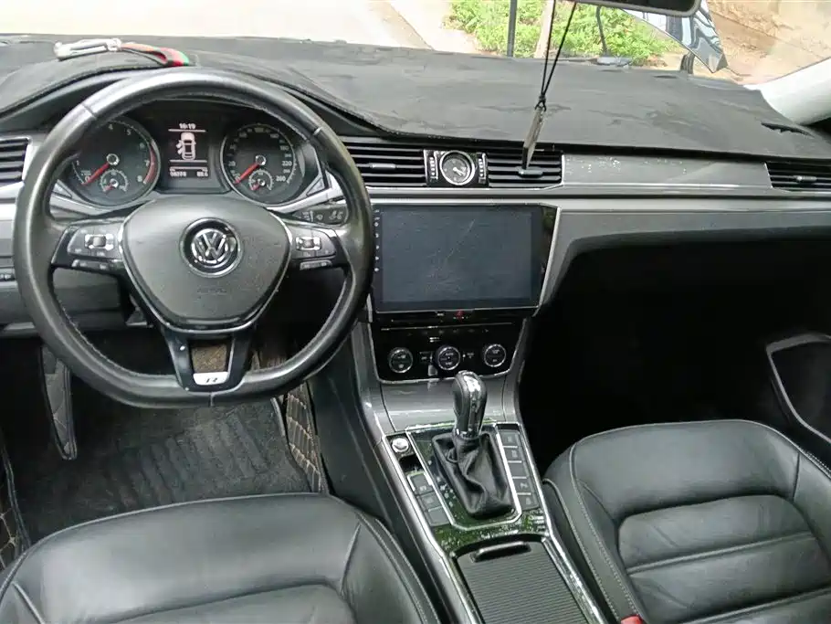 Volkswagen Passat 2018 — фото 12