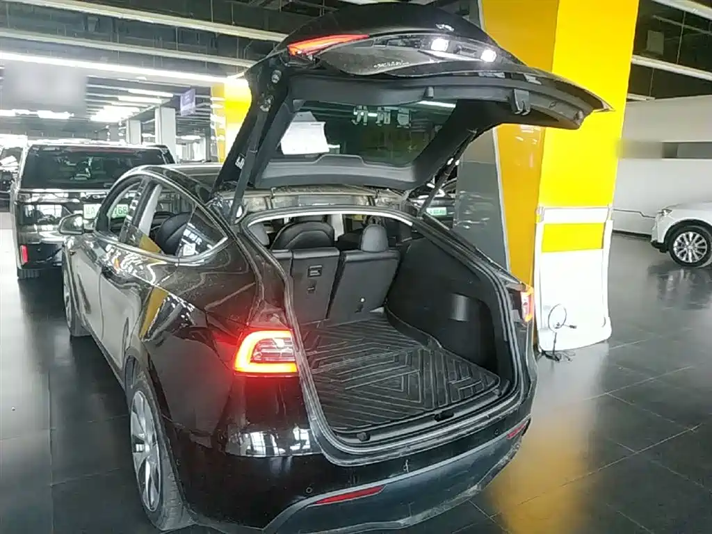 Tesla Model Y 2022 — фото 19