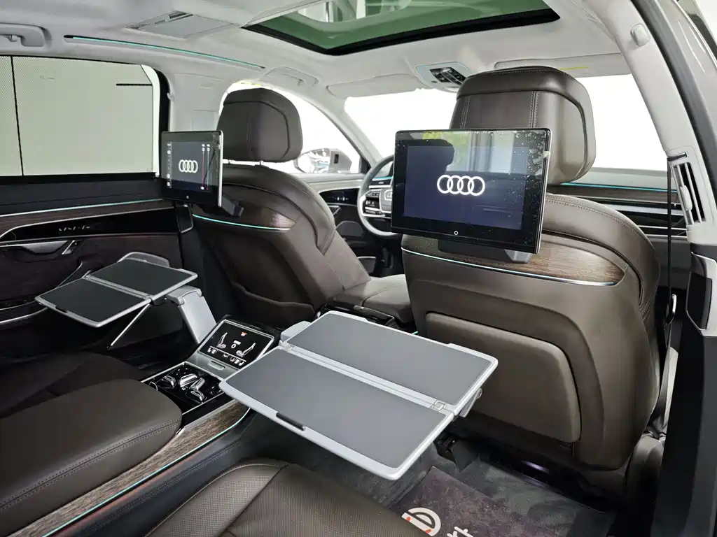 Audi A8 2021 — фото 10