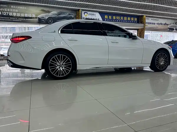 Mercedes-Benz C-Class 2024