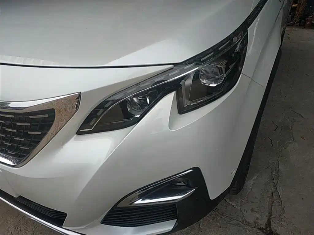 Peugeot 5008 2017 — фото 24