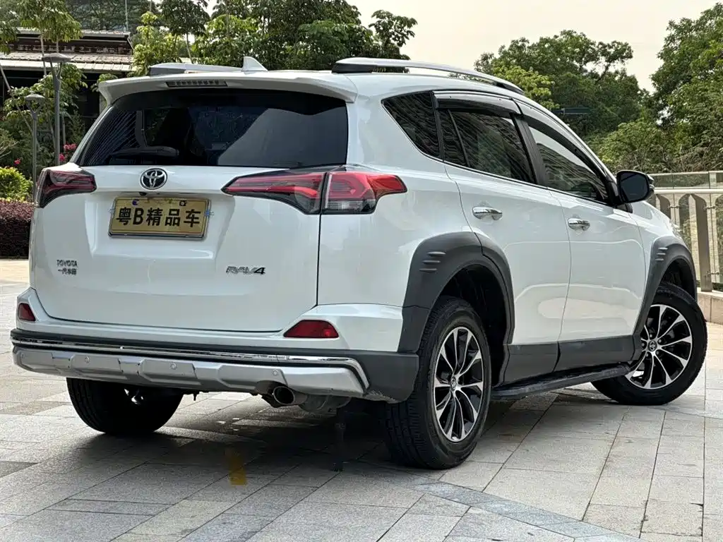 Toyota RAV4 2019 — фото 3