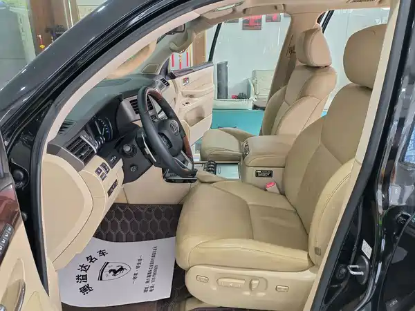 Lexus LX 2011