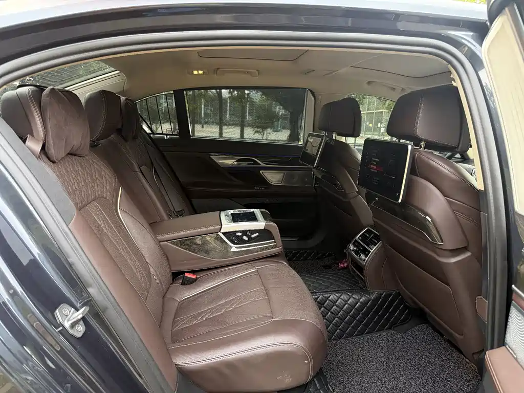 BMW 7 Series 2019 — фото 15