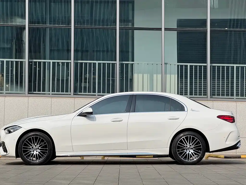 Mercedes-Benz C-Class 2023 — фото 4