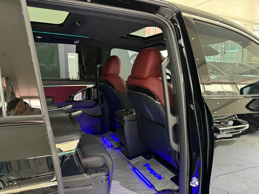 GAC Motor Trumpchi M8 2025 — фото 12
