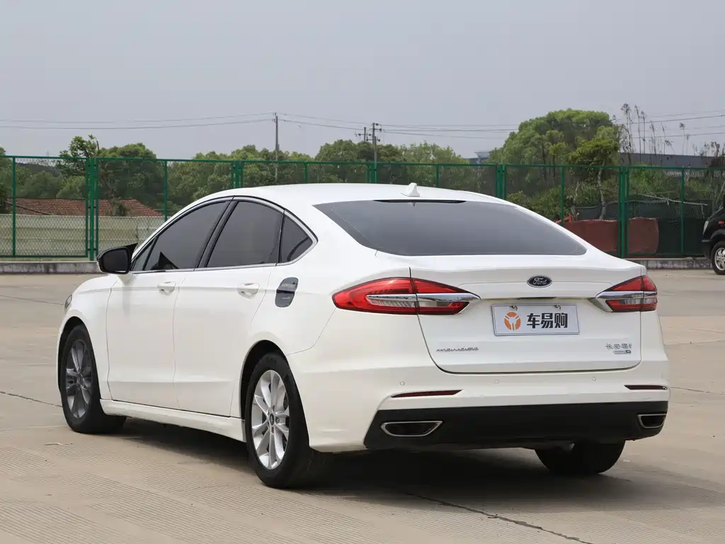 Ford Mondeo 2018 — фото 19