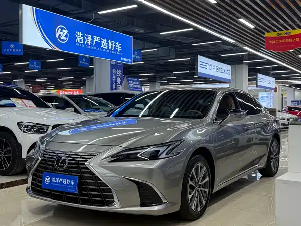 Lexus ES 2025
