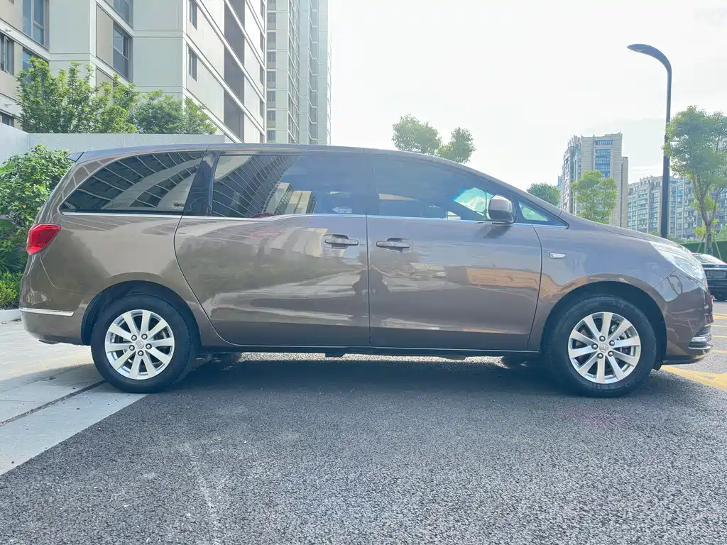 Buick GL8 2018 — фото 4