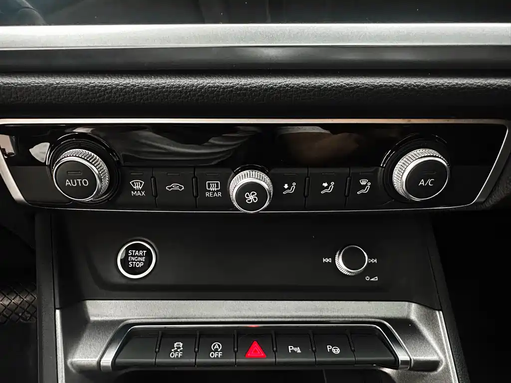 Audi Q3 2021 — фото 16