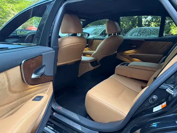 Lexus LS 2021