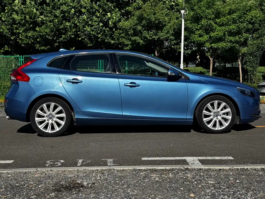 Volvo V40 2015 — фото 4