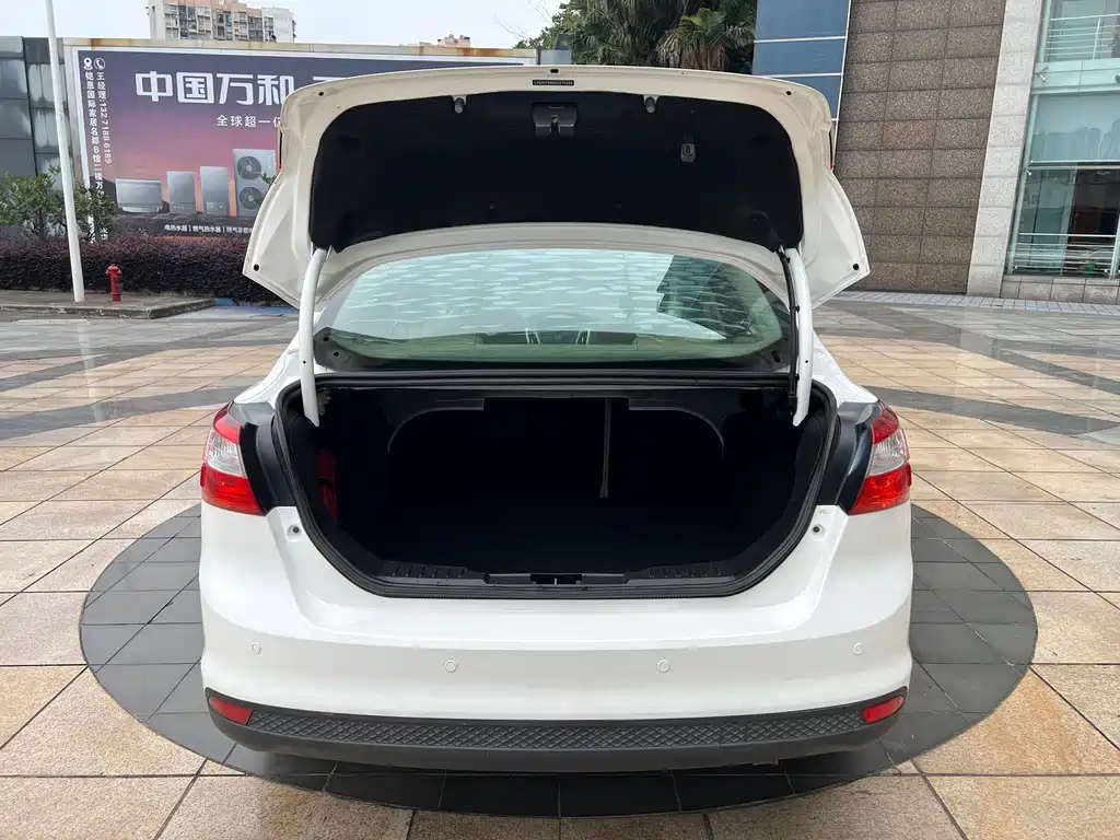 Ford Focus 2014 — фото 19