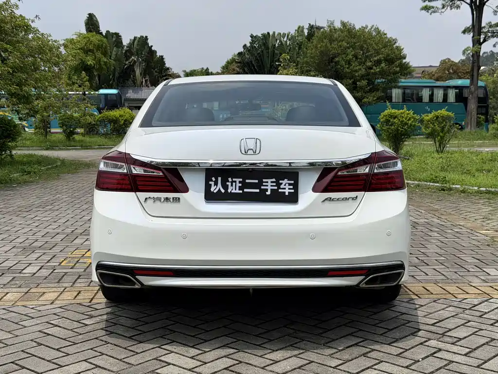 Honda Accord 2017 — фото 13
