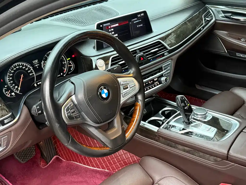 BMW 7 Series 2017 — фото 9