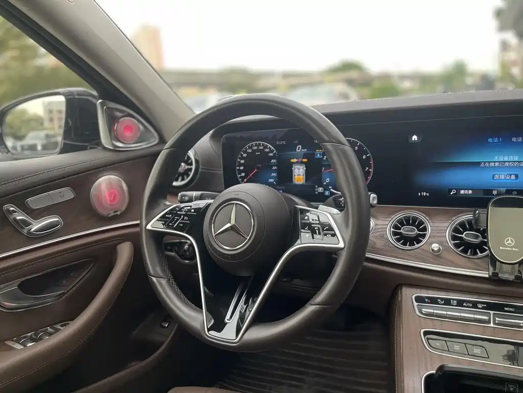 Mercedes-Benz E-Class 2023 — фото 17