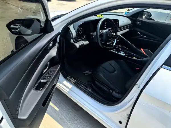 Hyundai Elantra 2024