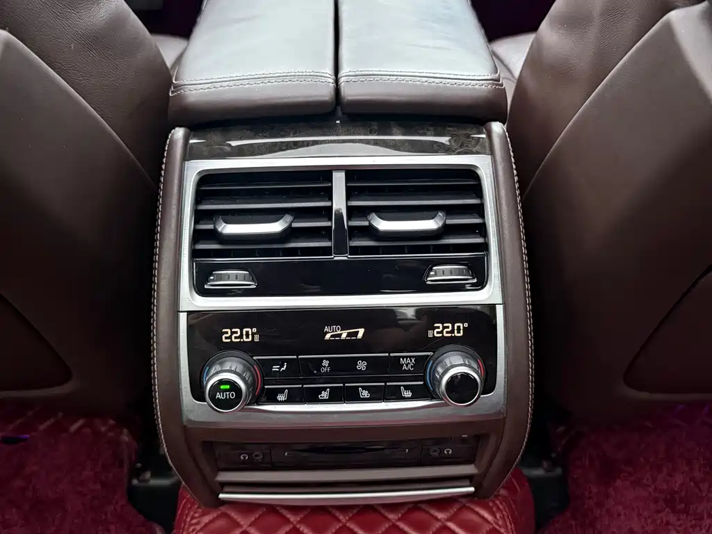 BMW 7 Series 2017 — фото 18