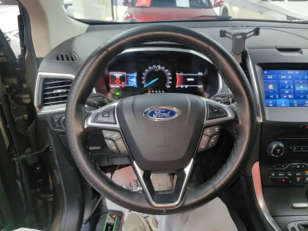 Ford Edge 2018 — фото 11