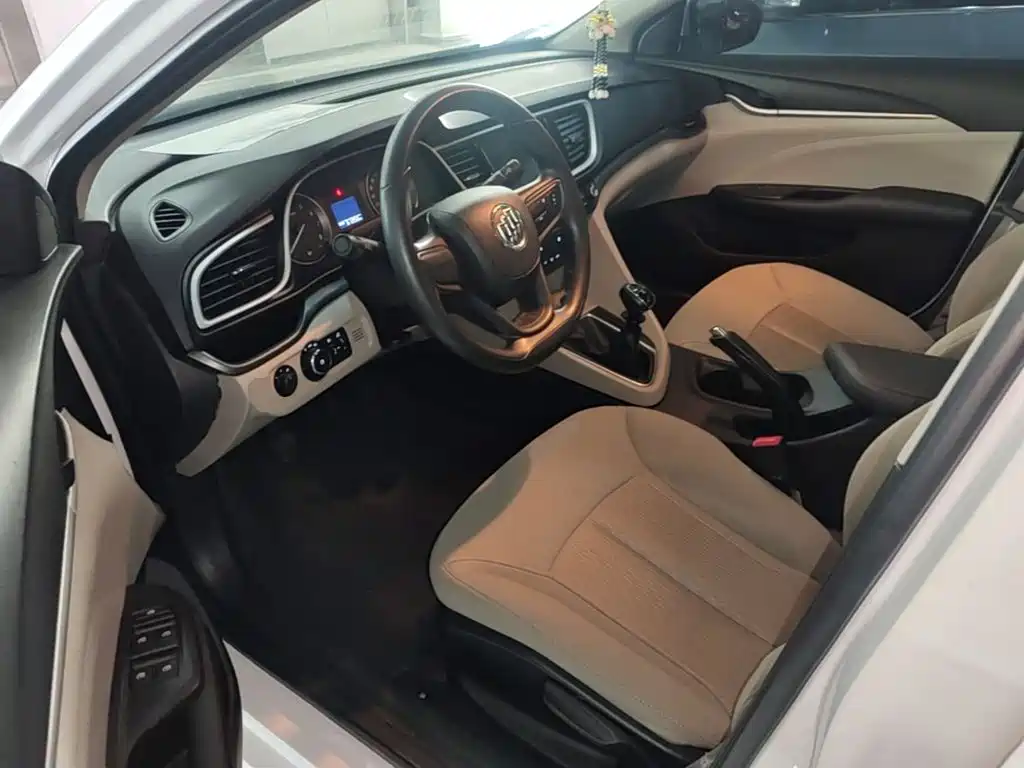 Buick Excelle 2017 — фото 15