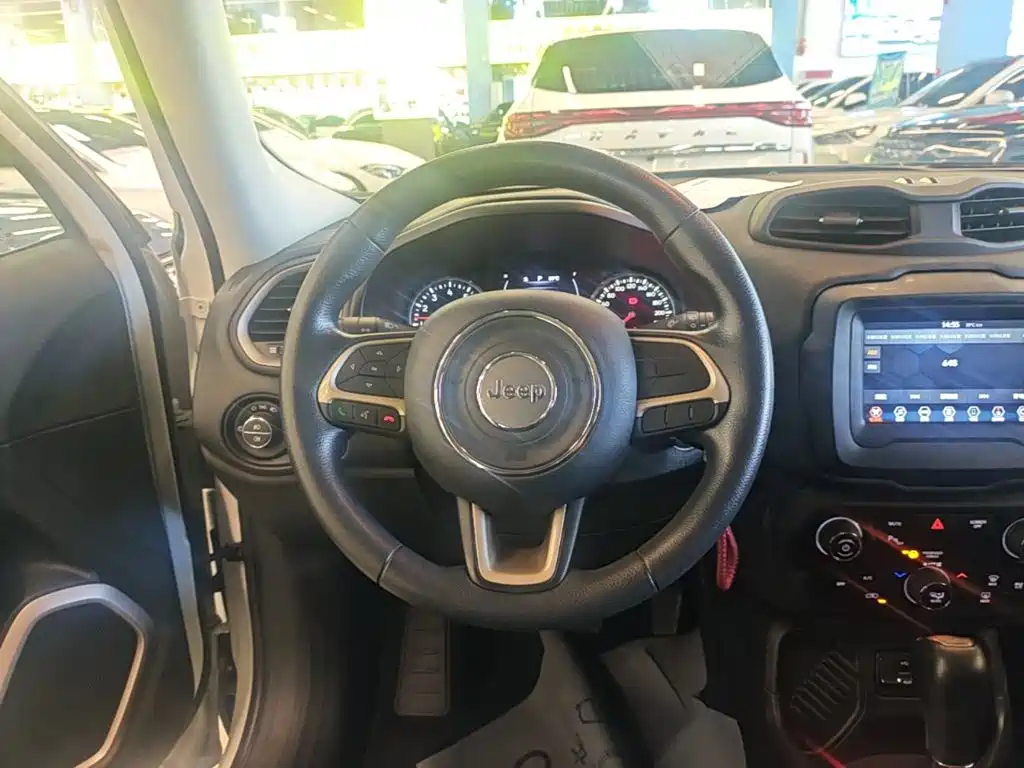 Jeep Renegade 2019 — фото 11