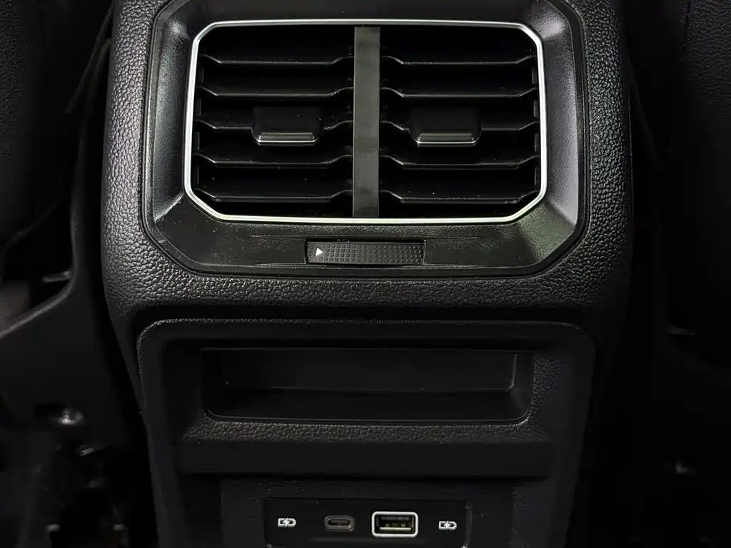 Volkswagen Tiguan L 2023 — фото 15