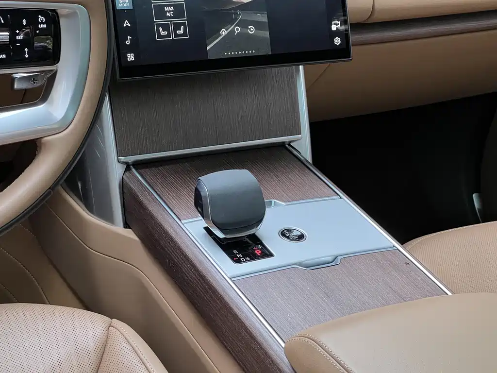 Land Rover Range Rover 2024 — фото 18