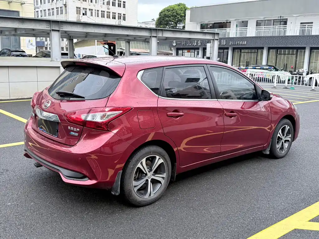 Nissan Tiida 2017 — фото 9