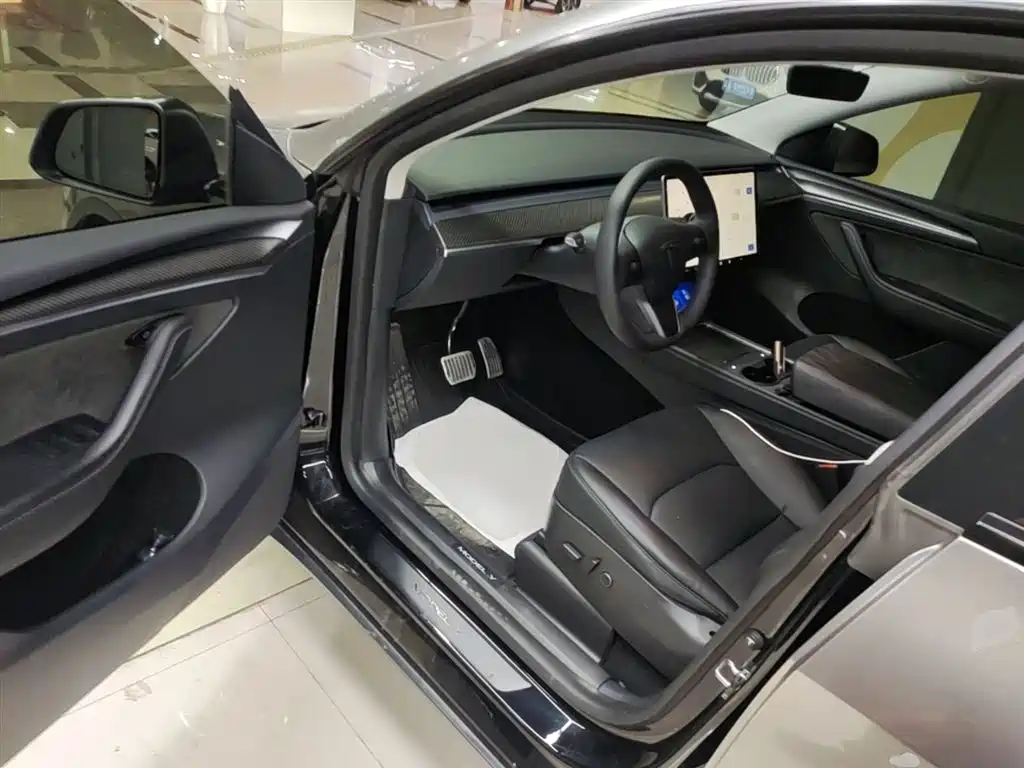Tesla Model Y 2022 — фото 16